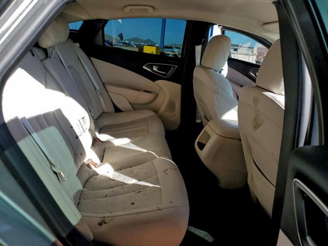 Chrysler 200 Limited Image 11