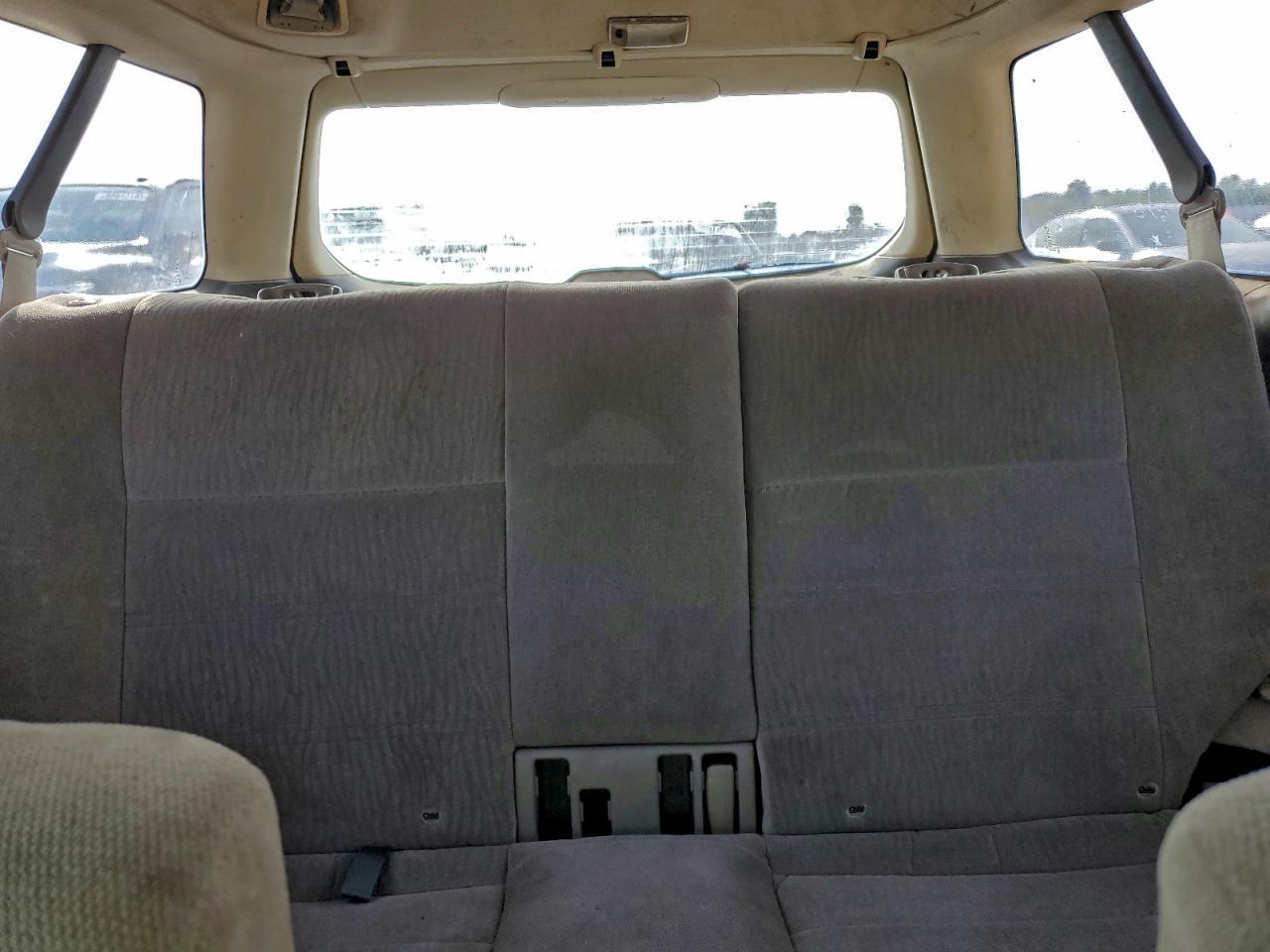 Subaru Legacy Outback Image 10