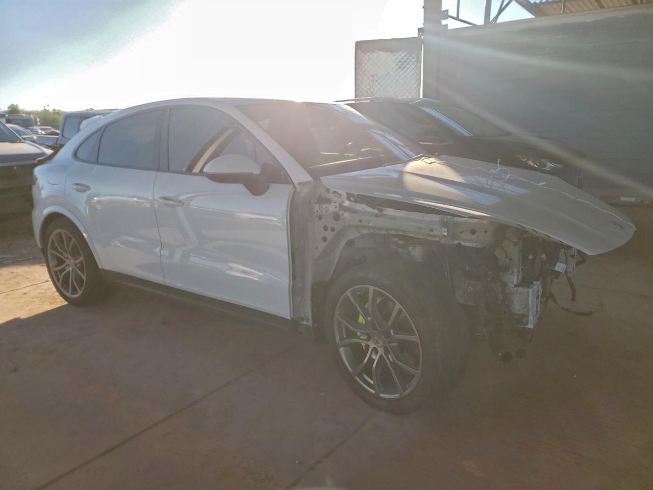 Porsche Cayenne E Hybrid Coupe Image 4