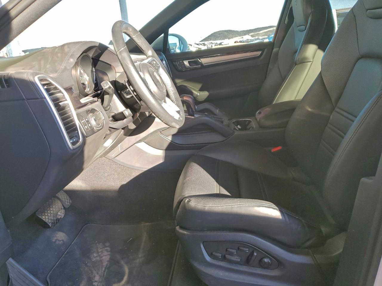 Porsche Cayenne E Hybrid Coupe Image 7