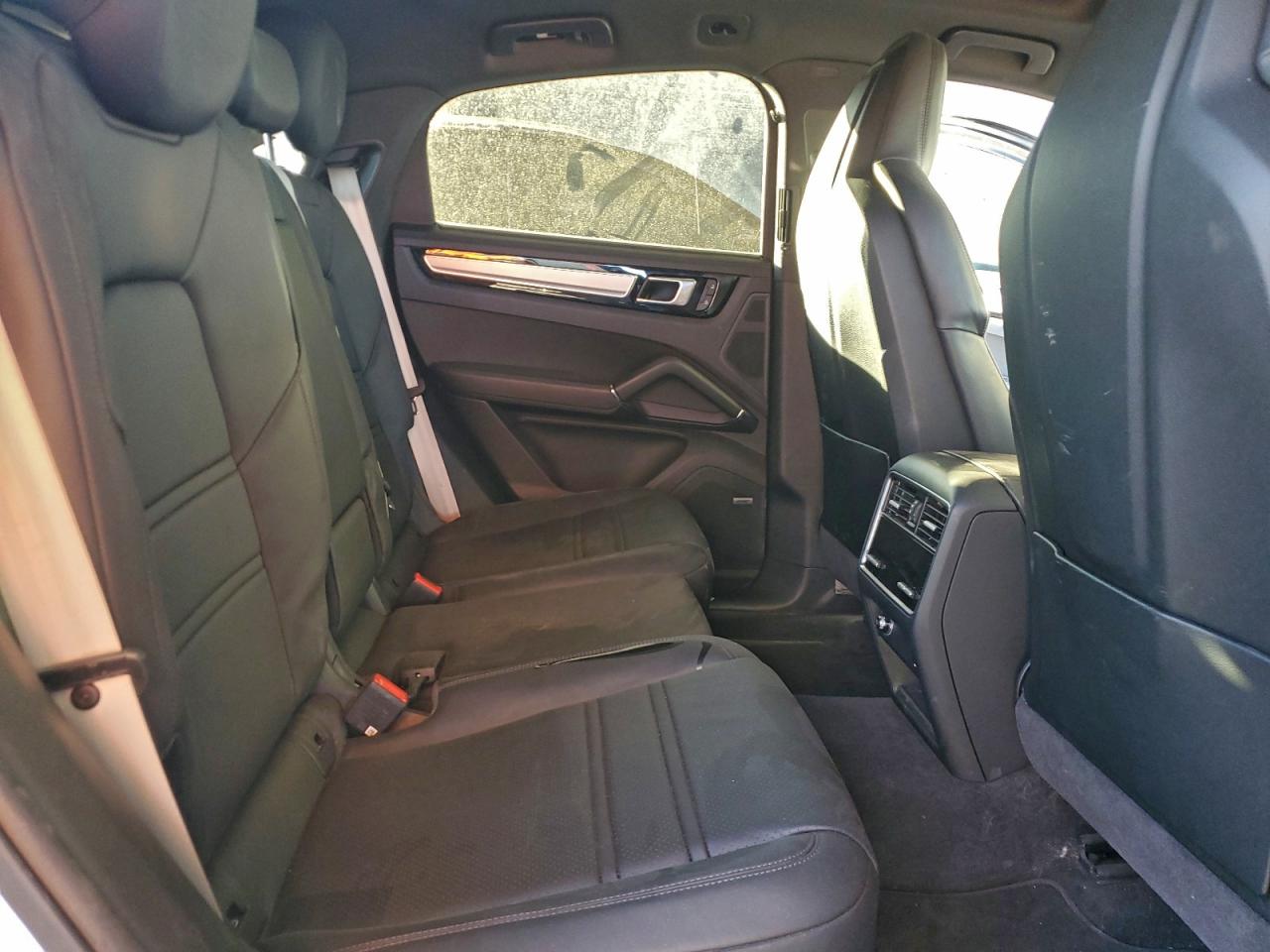 Porsche Cayenne E Hybrid Coupe Image 10