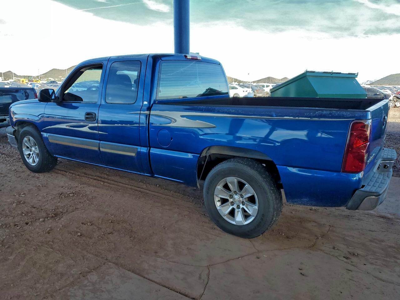 Chevrolet Silverado C1500 Image 2