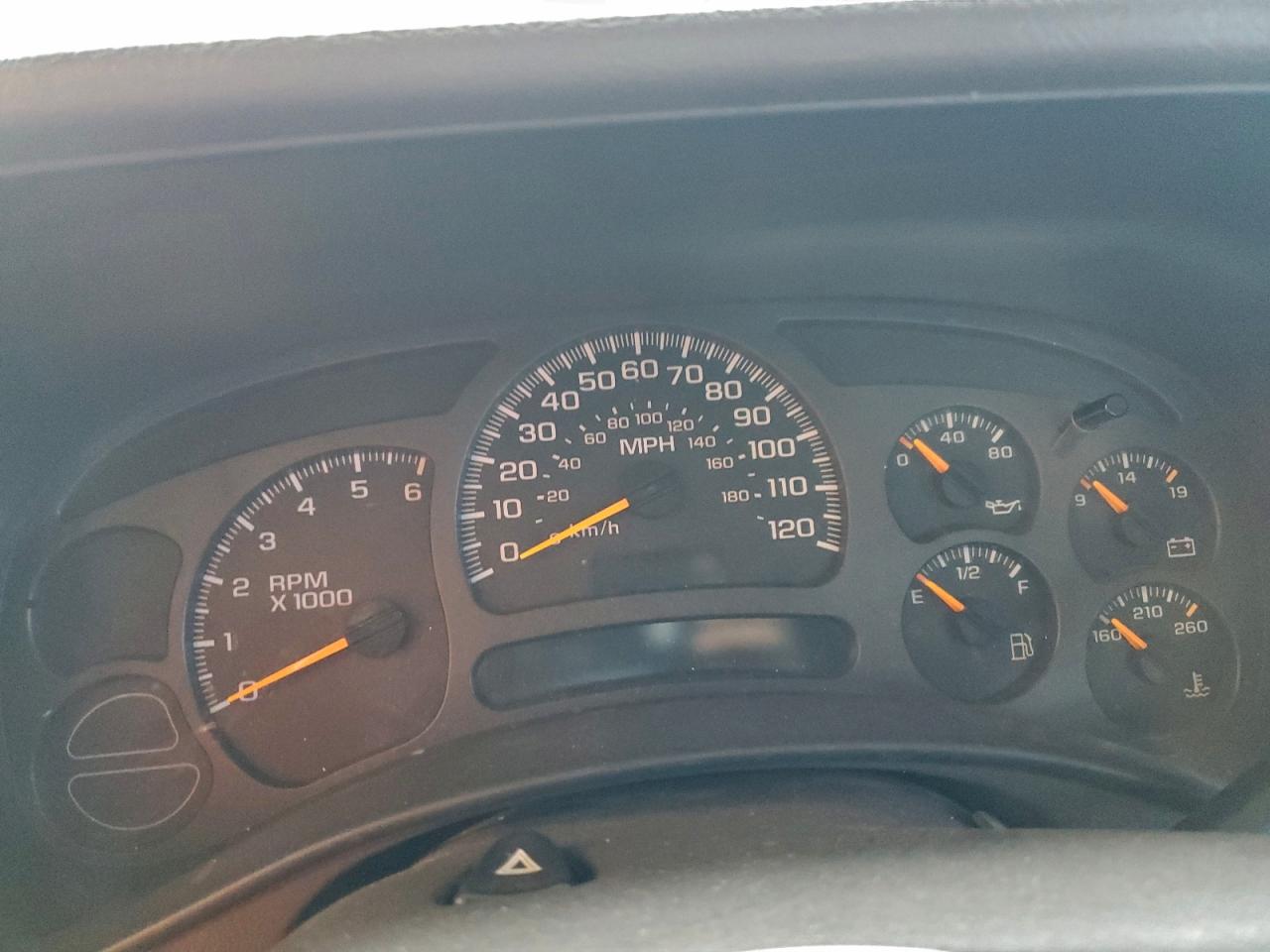 Chevrolet Silverado C1500 Image 3