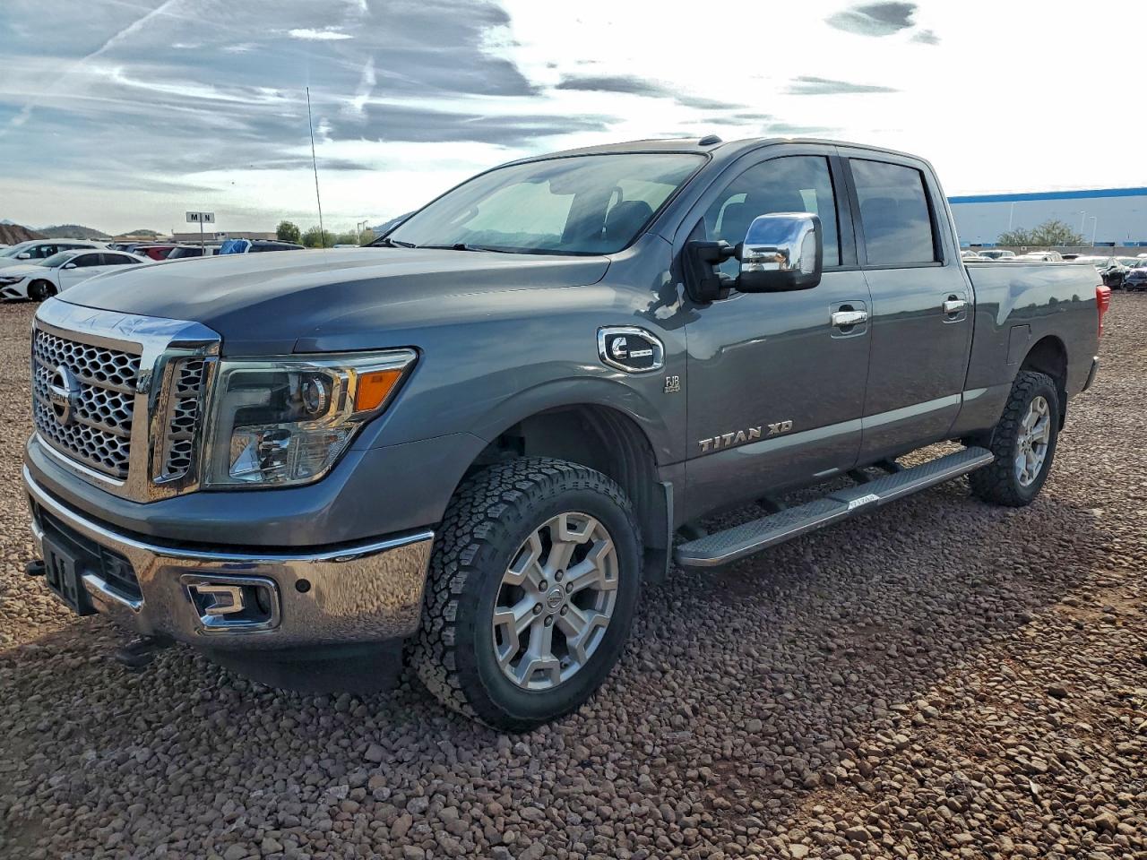 Nissan Titan Sl Image 1