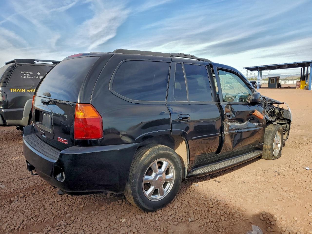 GMC Envoy Denali Image 5