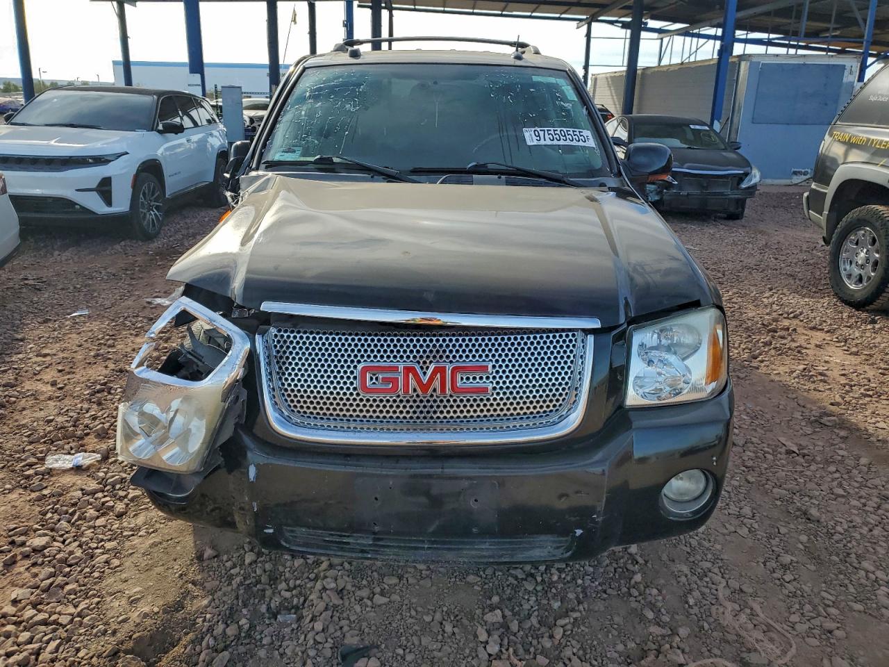 GMC Envoy Denali Image 11