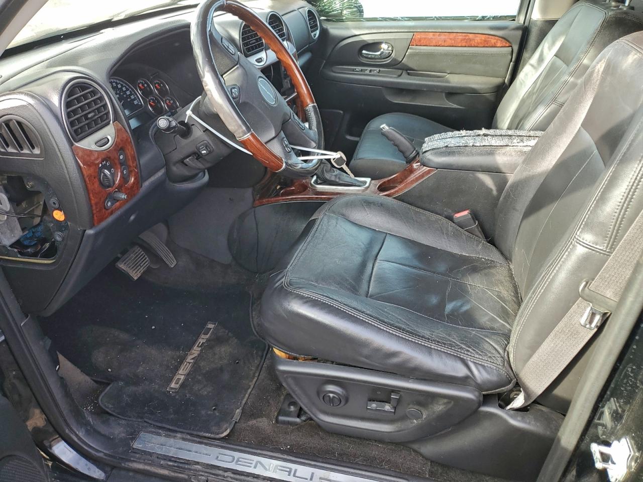 GMC Envoy Denali Image 7