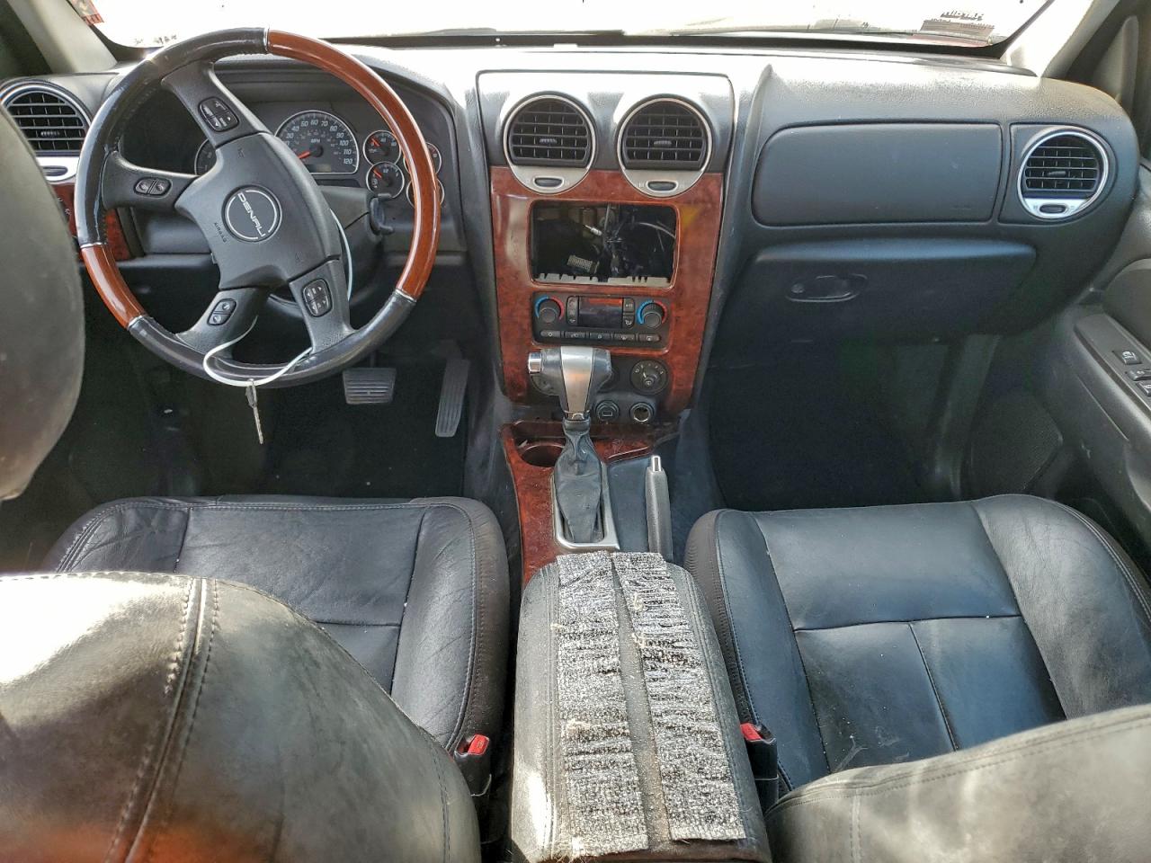 GMC Envoy Denali Image 3