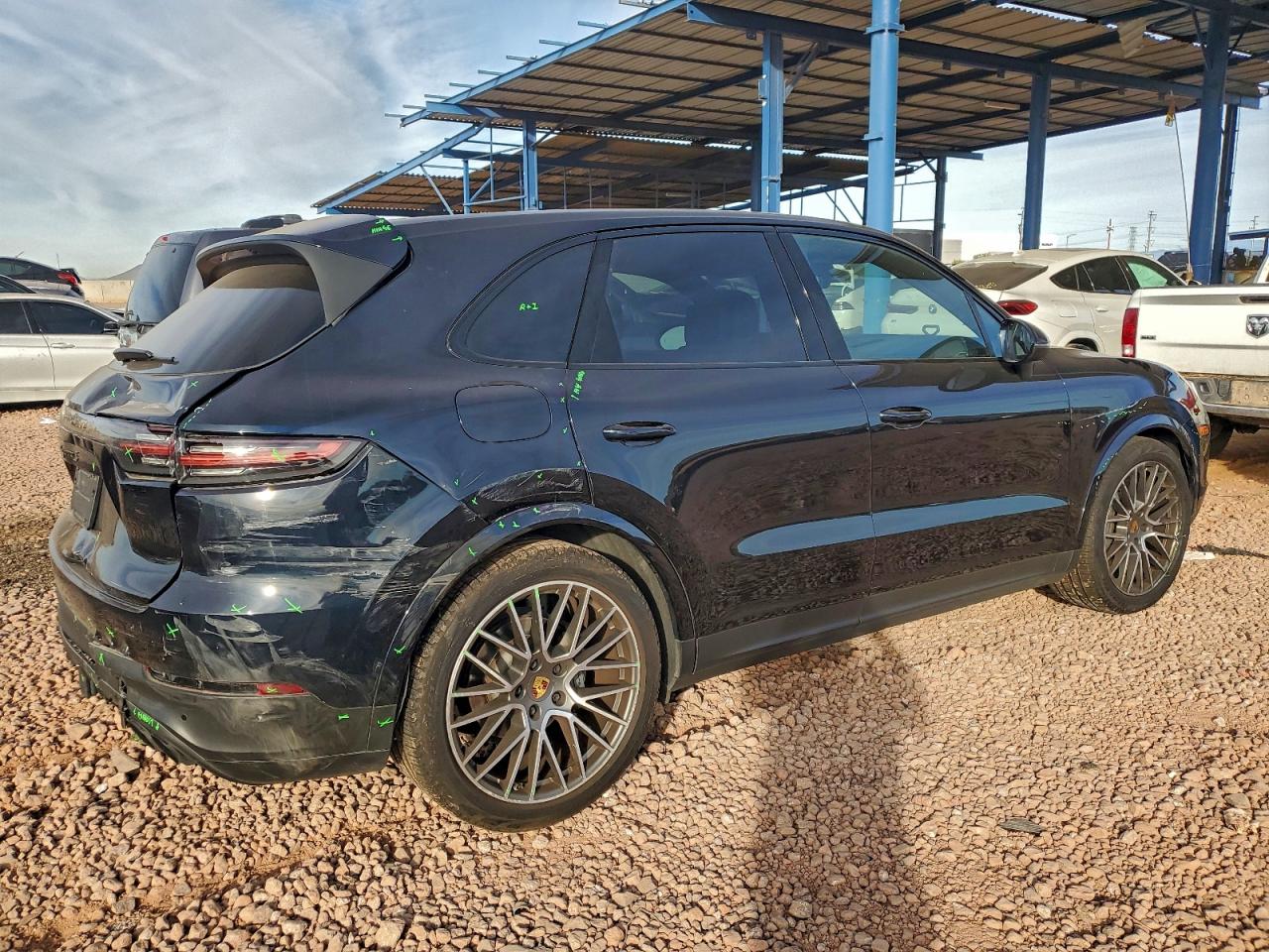 Porsche Cayenne S Image 12