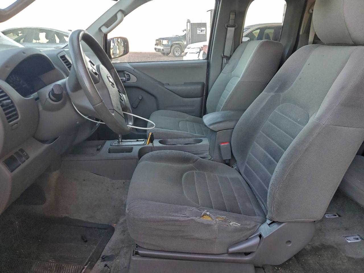 Nissan Frontier S Image 8