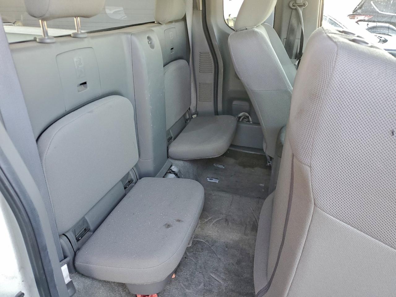 Nissan Frontier S Image 6