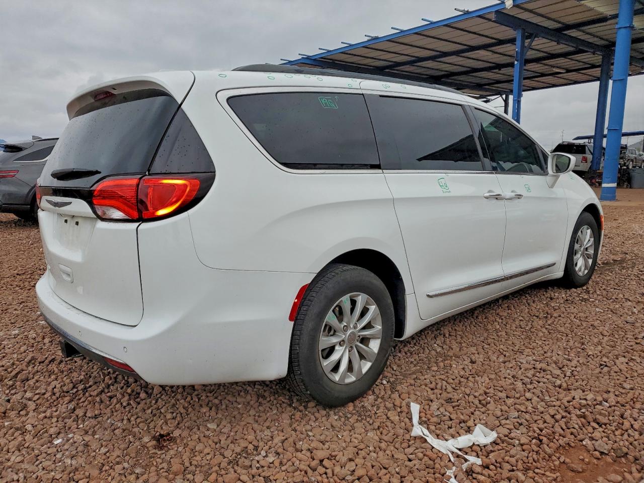 Chrysler Pacifica Touring L Image 3