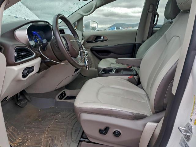 Chrysler Pacifica Touring L Image 2