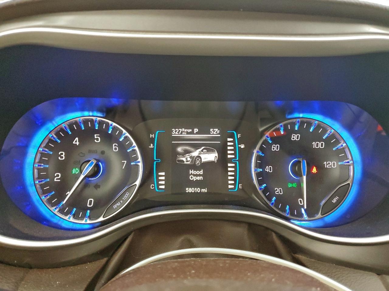 Chrysler Pacifica Touring L Image 8