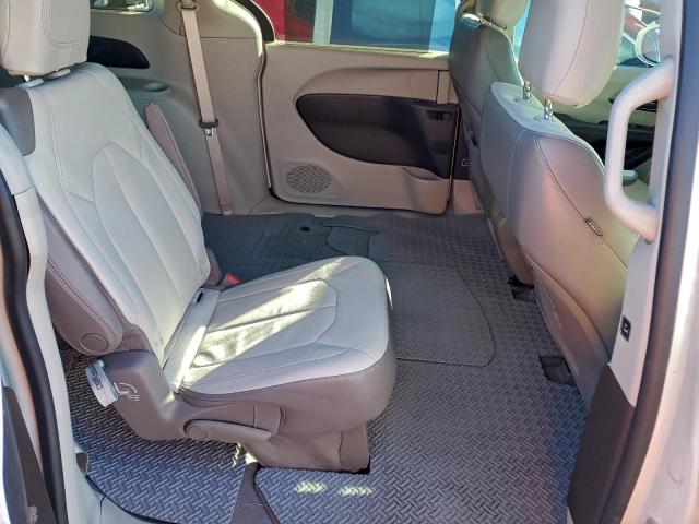 Chrysler Pacifica Touring L Image 10