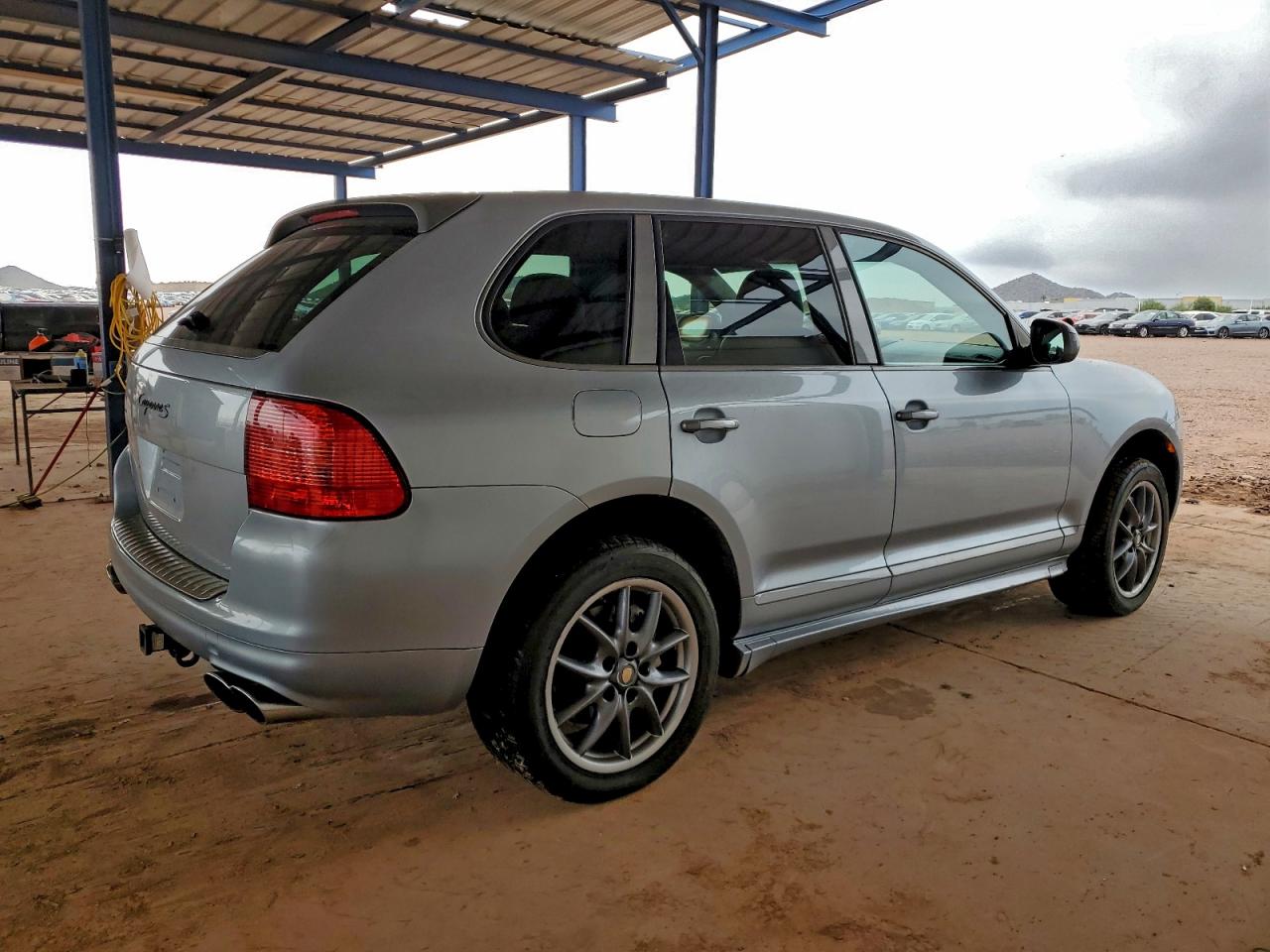 Porsche Cayenne S Image 4