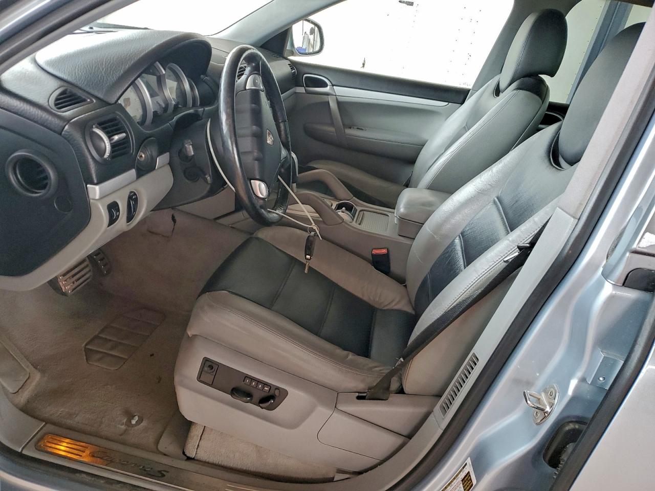 Porsche Cayenne S Image 13