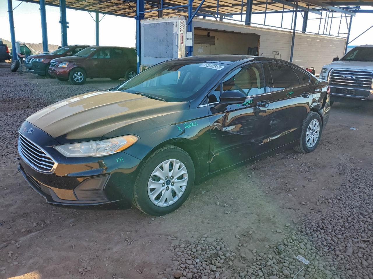 Ford Fusion S Image 1