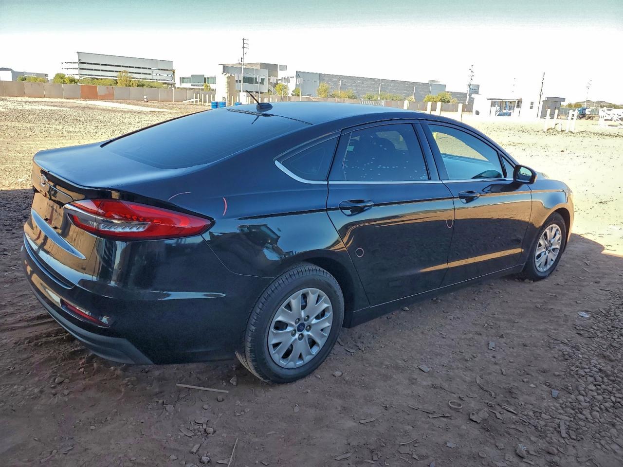 Ford Fusion S Image 2