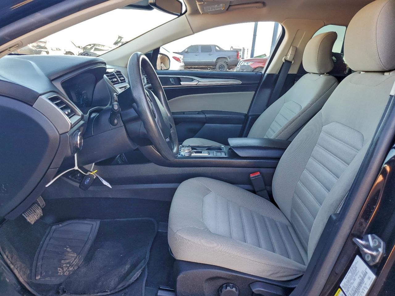 Ford Fusion S Image 5