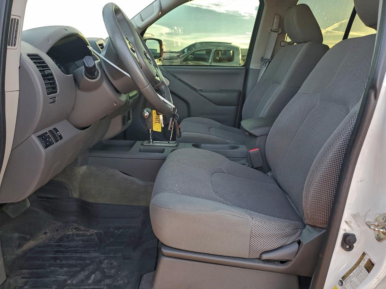 Nissan Frontier S Image 11