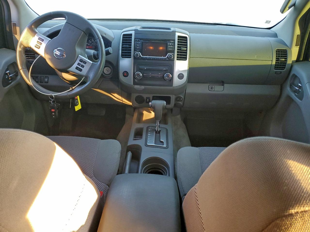 Nissan Frontier S Image 9