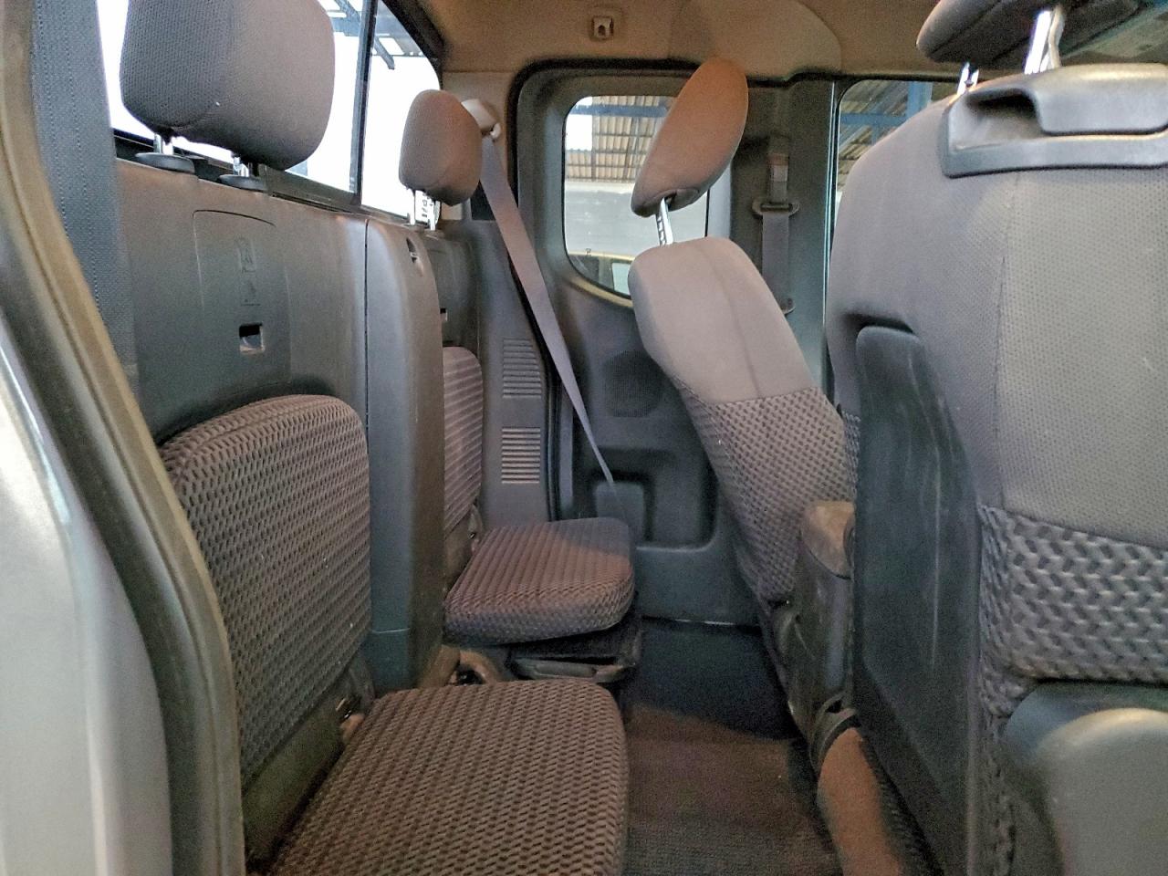 Nissan Frontier Sv Image 11