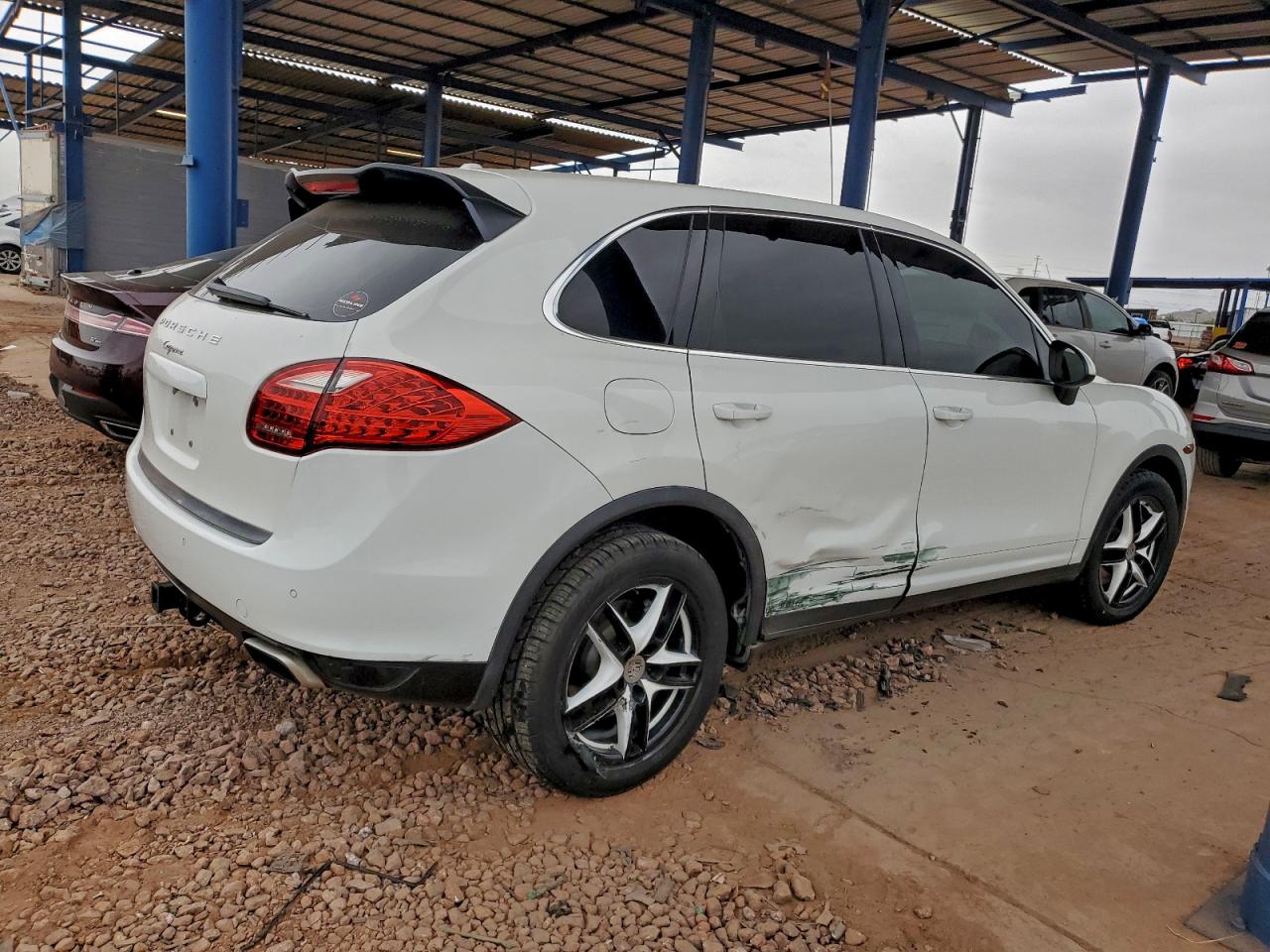 Porsche Cayenne Image 3