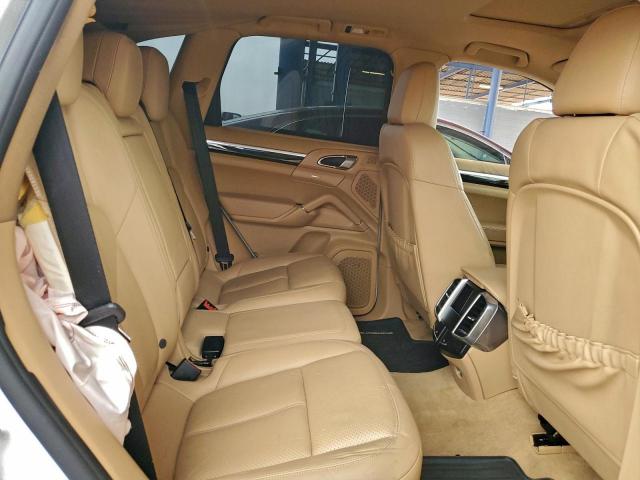 Porsche Cayenne Image 9