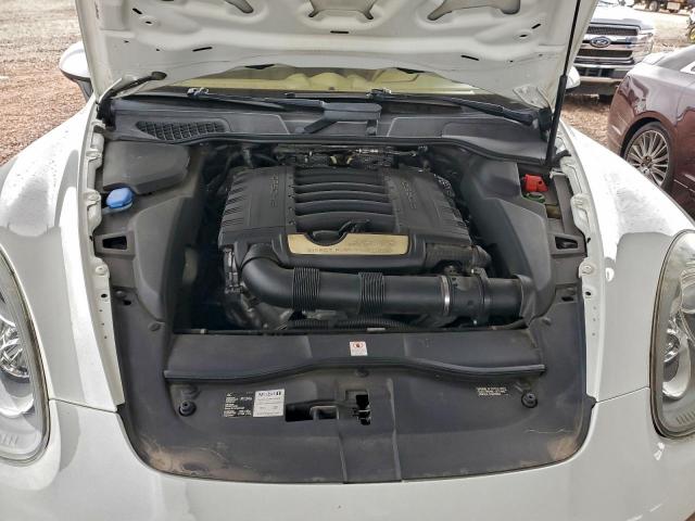Porsche Cayenne Image 2