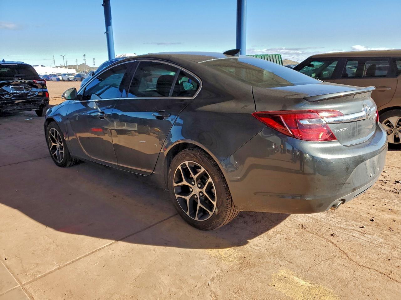 Buick Regal Sport Touring Image 4