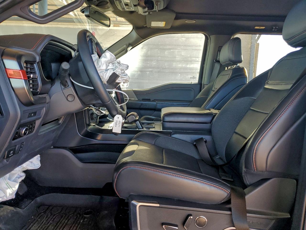 Ford F-150 Raptor Image 4